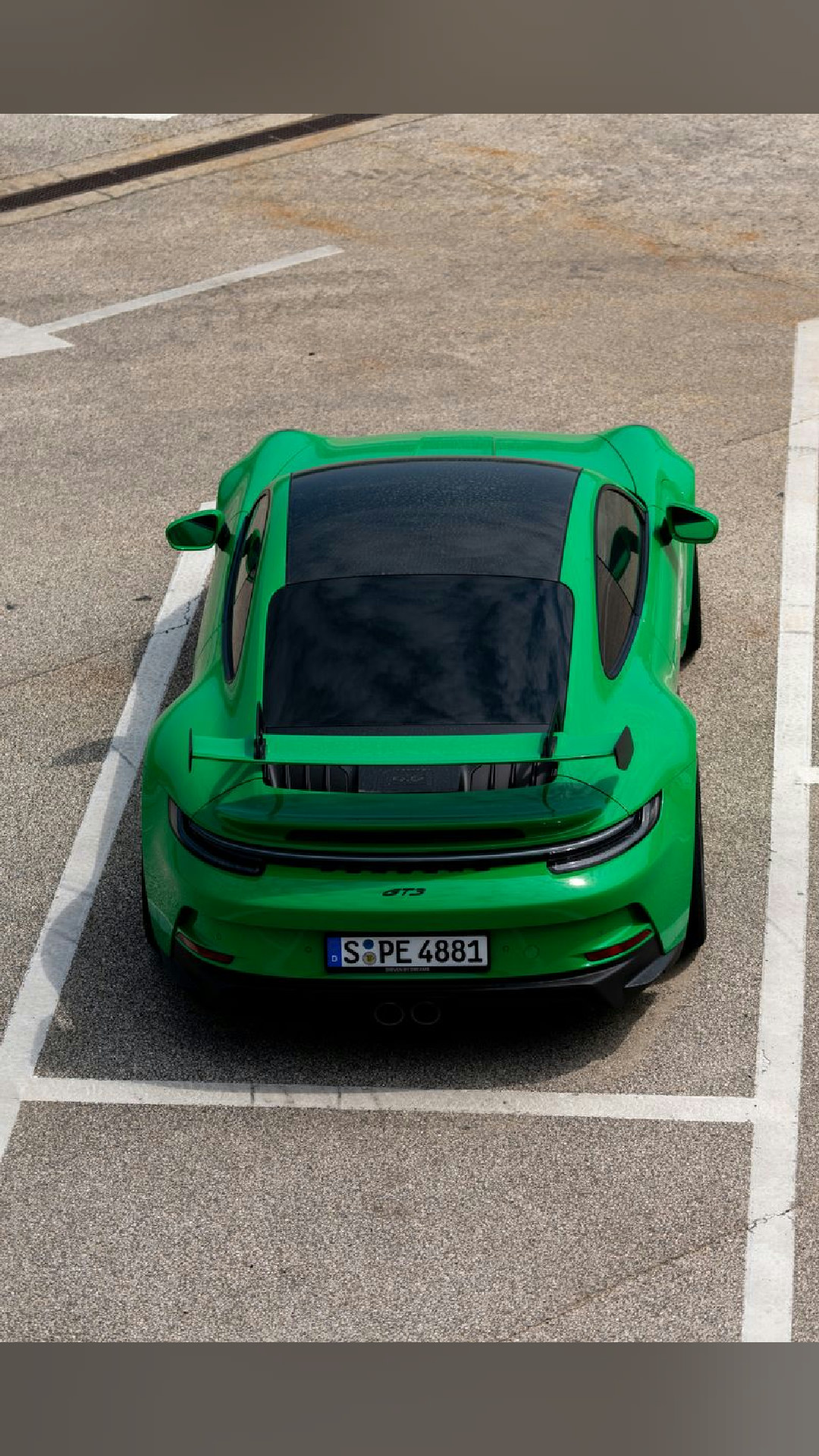 poster car energy
2023 Porsche 911 GT3 RS
📷 Tibor Szabo · Pexels
#cars #carsofinstagram #porsche #trackday #gt3